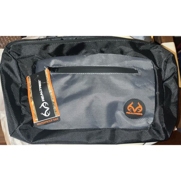 Realtree Outdoor/Hunting/Hiking, Waist Bag/Fanny Pack, Adjustable, Waterproof - Picture 2 of 8